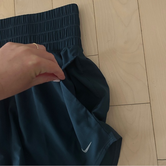 Nike Women's Dri-FIT Ultra High-Waisted 3" Brief-Lined Shorts Teal - Picture 4 of 5